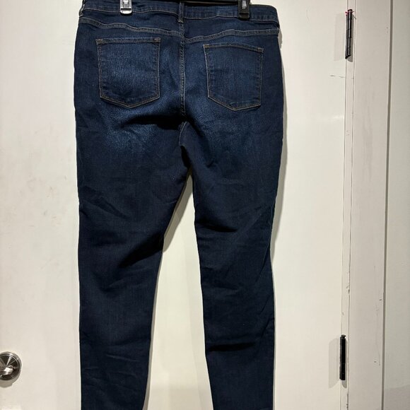 Old Navy Rockstar Jeans Size 16 Regular? Standard blue in color - Picture 2 of 3